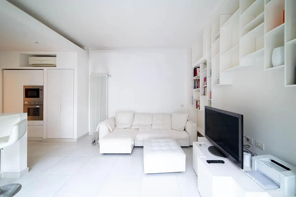 Hbhall Navigli 6B Apartment Milan Italy