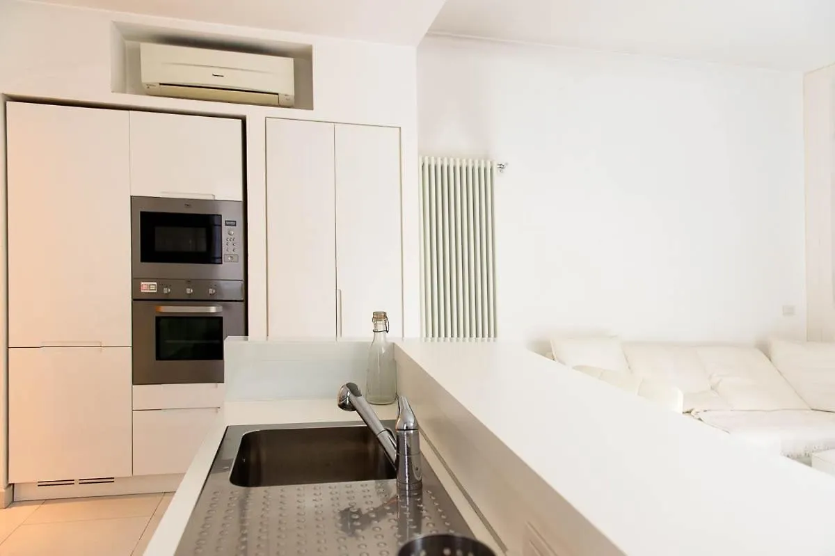 Hbhall Navigli 6B Apartment Milan Italy